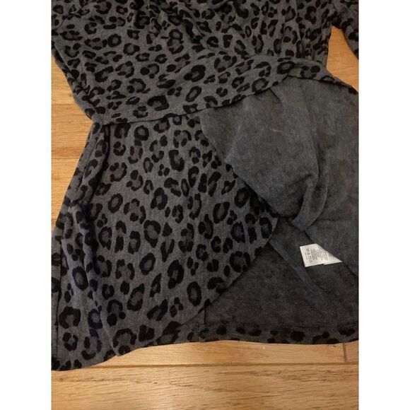 1.State women's grey animal long sleeve v-neck crossover sweater top size small - Picture 4 of 9